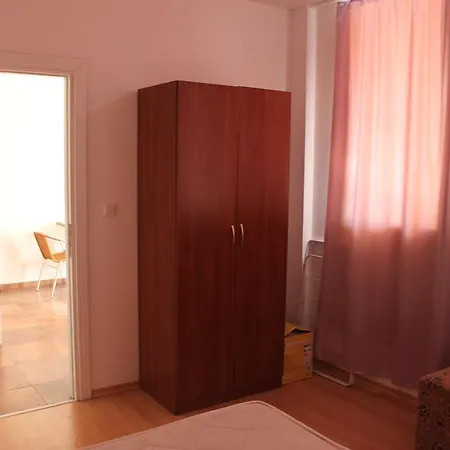 Abelia Regina * Σάνι Μπιτς